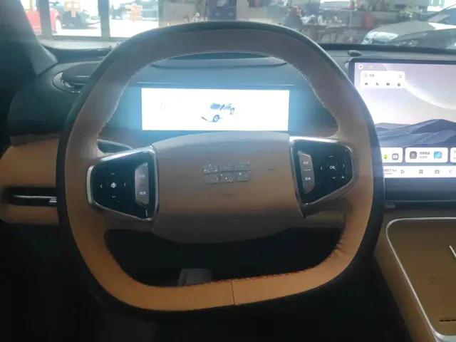 Geely Galaxy Starship 7 EM-i — Фото автомобиля 15