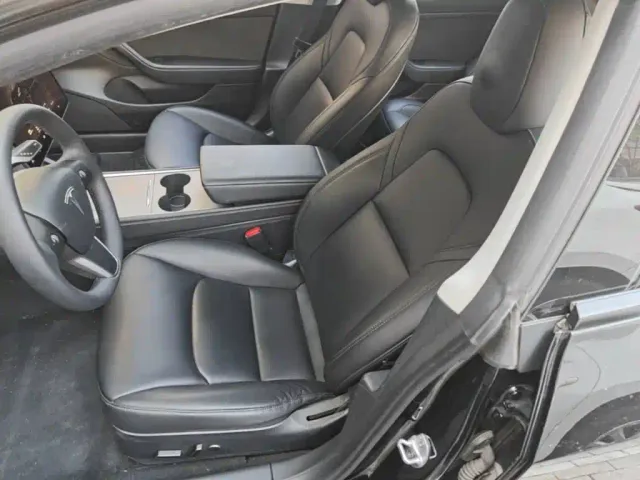 Tesla Model 3 — Фото автомобиля 14