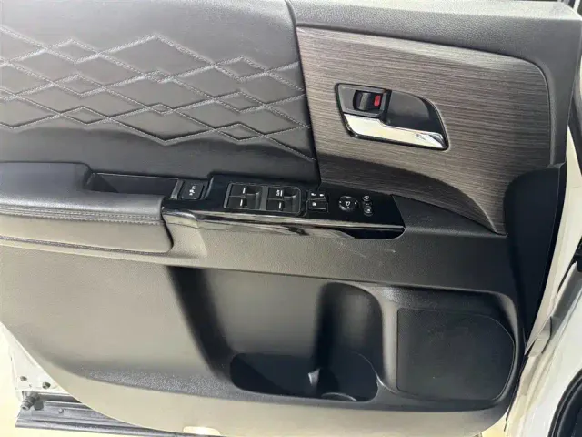 Honda Elysion — Фото автомобиля 17
