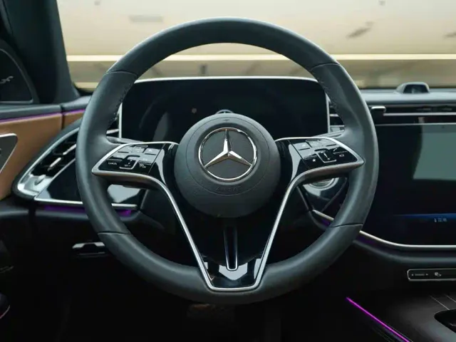 Mercedes-Benz E-Class — Фото автомобиля 17