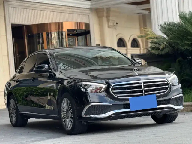 Mercedes-Benz E-Class — Фото автомобиля 2