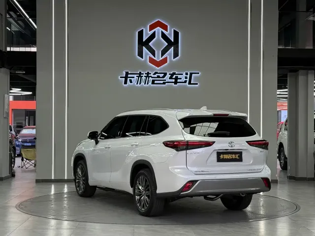 Toyota Highlander 2026 2.5L Smart Hybrid 4WD Ultimate 7-Seater — Фото автомобиля 5