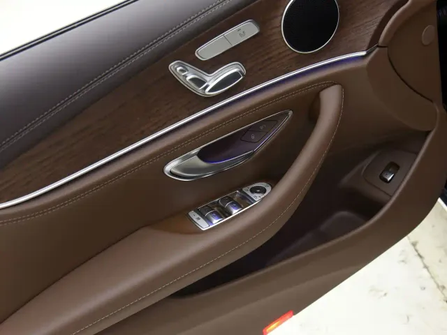 Mercedes-Benz E-Class — Фото автомобиля 12