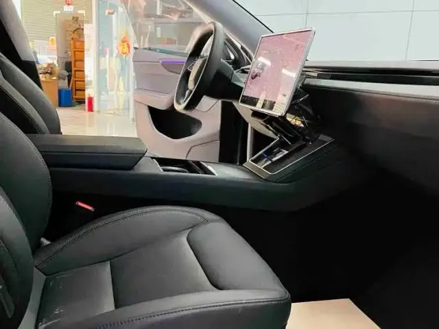 Tesla Model Y — Фото автомобиля 6