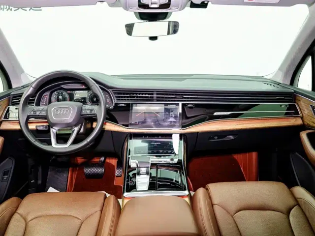 Audi Q7 — Фото автомобиля 10