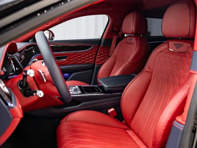 Bentley Flying Spur — Фото автомобиля 12