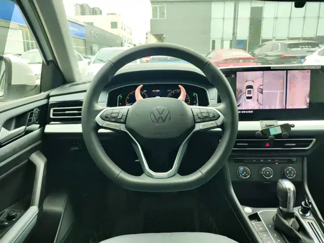 Volkswagen Lavida — Фото автомобиля 10