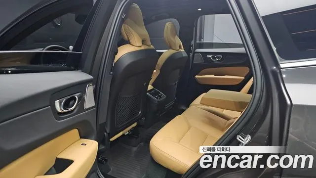Вольво XC60 — Фото автомобиля 4