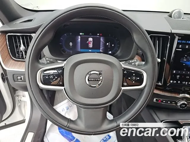 Вольво XC60 — Фото автомобиля 12