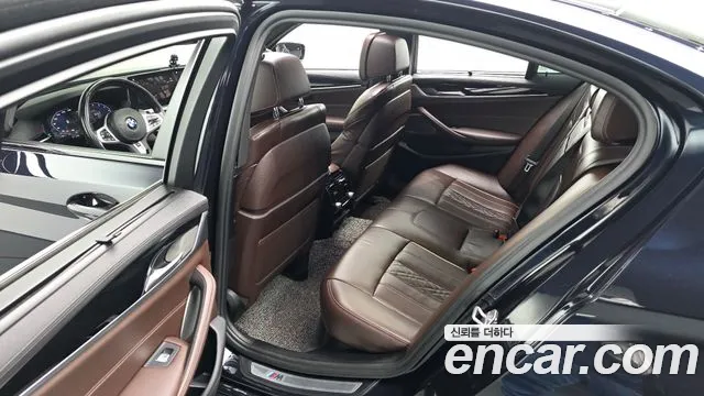BMW 5-Series — Фото автомобиля 12