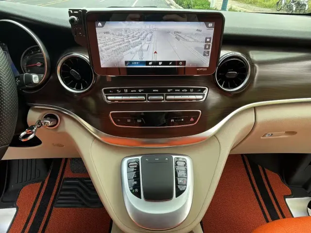Mercedes-Benz V-Class — Фото автомобиля 13