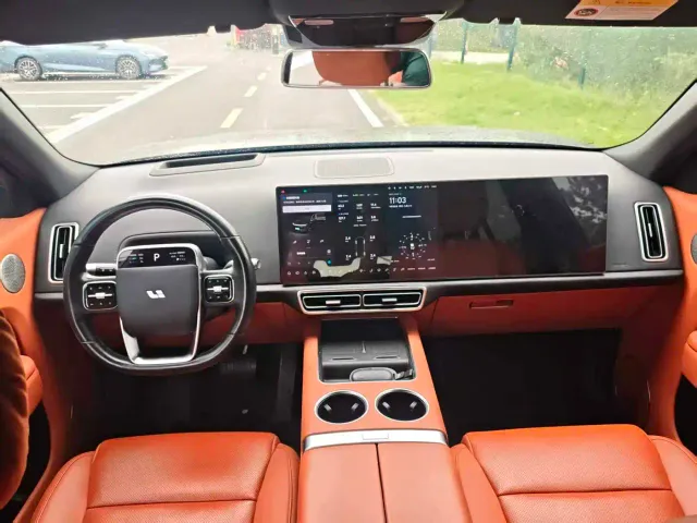 Li Auto L8 — Фото автомобиля 5