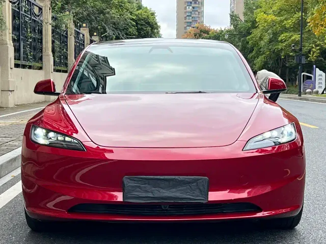 Tesla Model 3 — Фото автомобиля 2