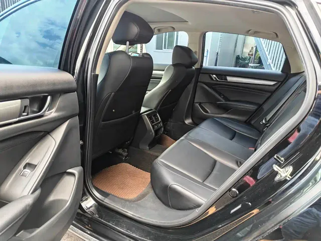 Honda Accord — Фото автомобиля 12