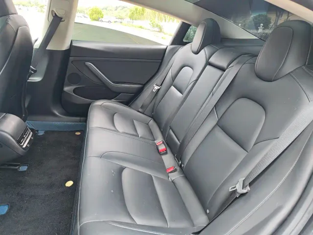 Tesla Model 3 — Фото автомобиля 14