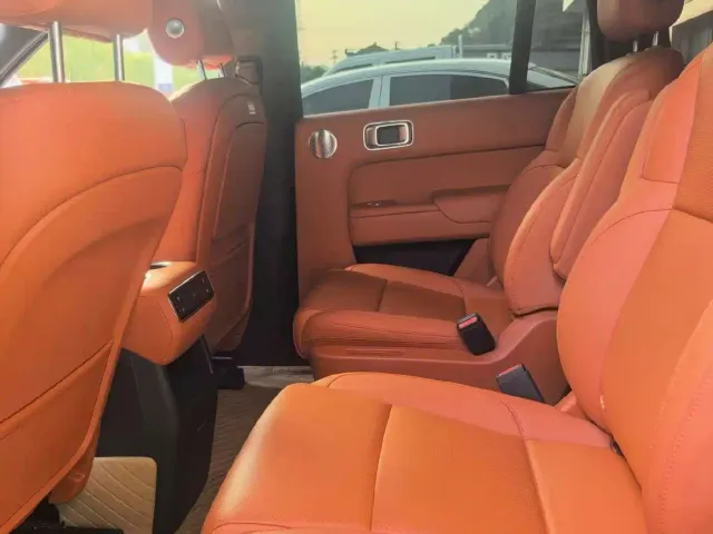 Li Auto L8 — Фото автомобиля 6