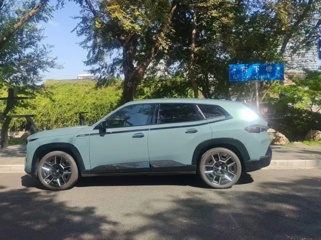 BMW XM — Фото автомобиля 8