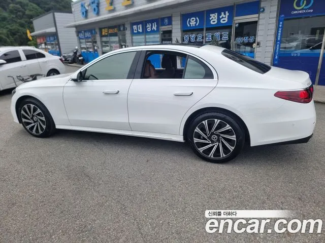 Mercedes-Benz E-Class — Фото автомобиля 8