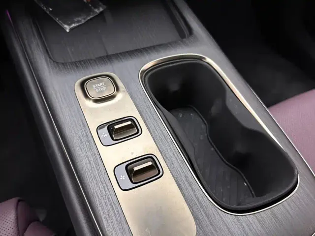 Xiaomi SU7 — Фото автомобиля 16