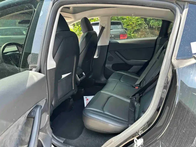 Tesla Model Y — Фото автомобиля 3