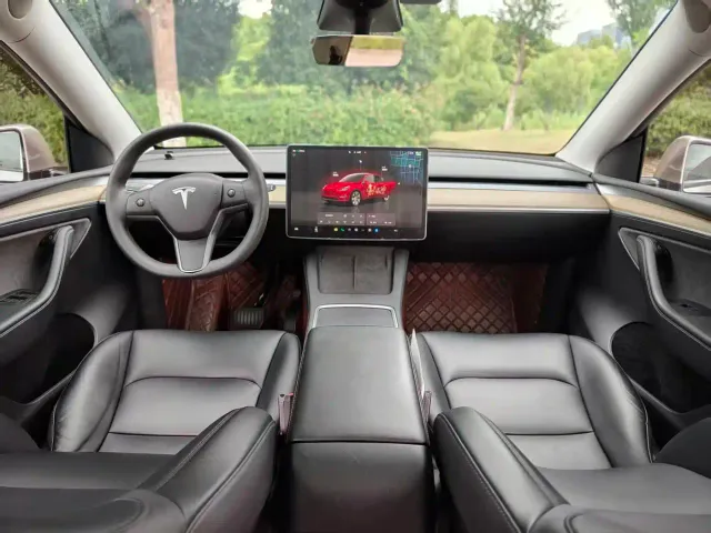 Tesla Model Y — Фото автомобиля 7