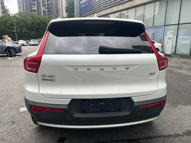 Volvo XC40 — Фото автомобиля 7