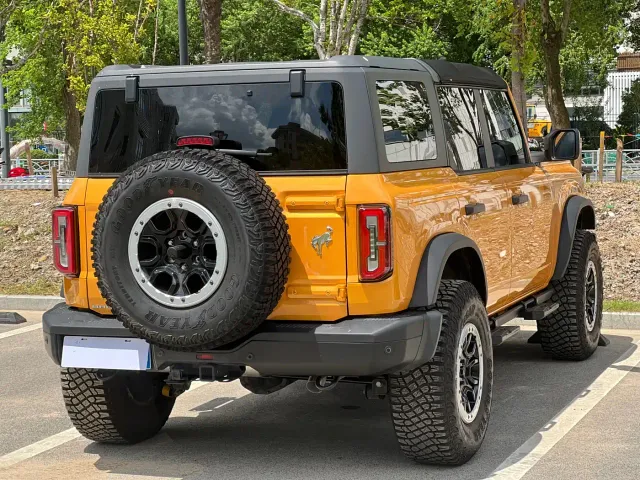 Ford Bronco — Фото автомобиля 6