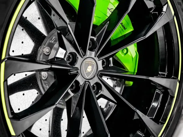Lamborghini Urus — Фото автомобиля 8