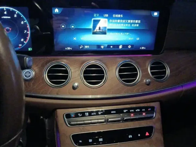 Mercedes-Benz E-Class — Фото автомобиля 5