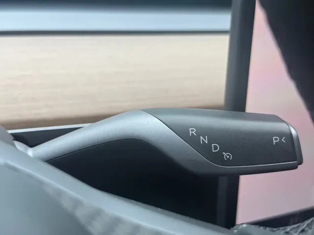 Tesla Model 3 — Фото автомобиля 18