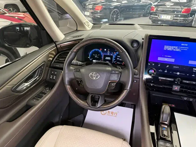 Toyota Alphard — Фото автомобиля 9