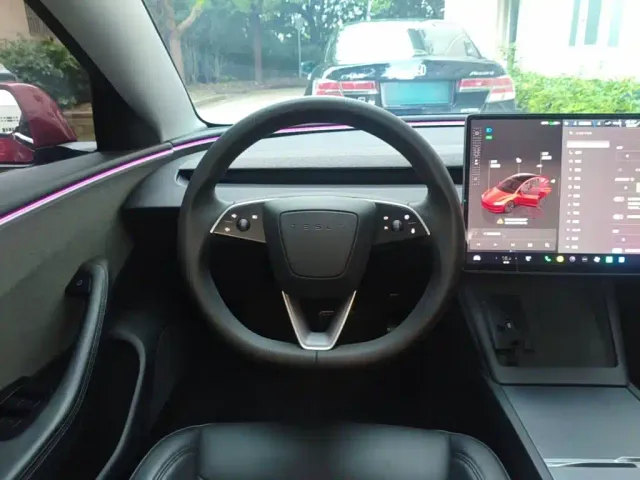 Tesla Model 3 — Фото автомобиля 6