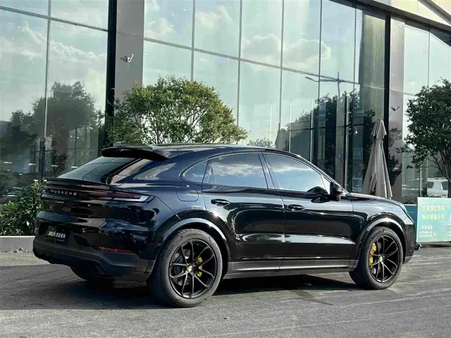Porsche Cayenne — Фото автомобиля 10