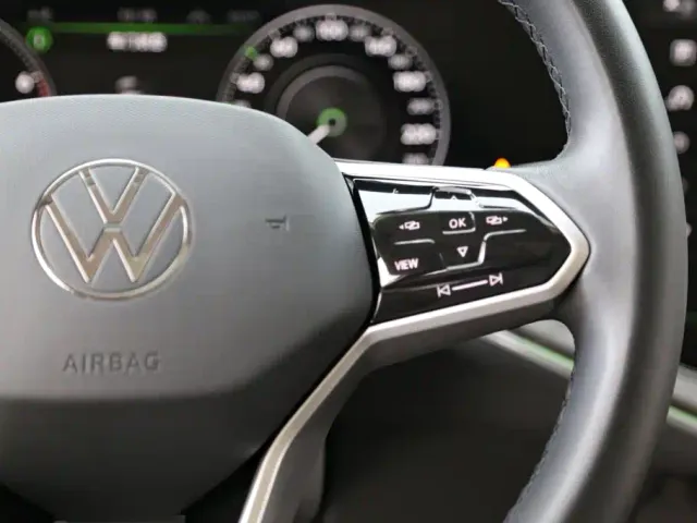 Volkswagen Touareg — Фото автомобиля 18