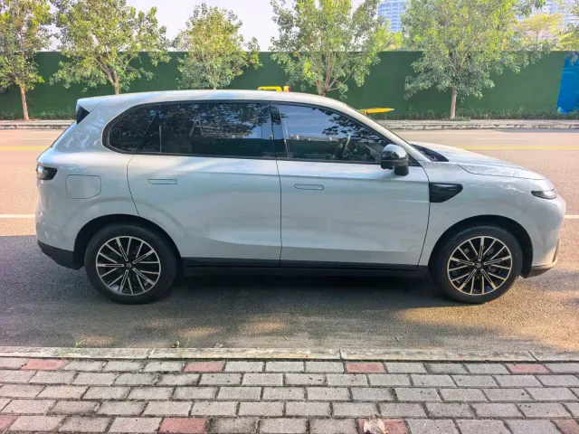Leapmotor B10 — Фото автомобиля 4