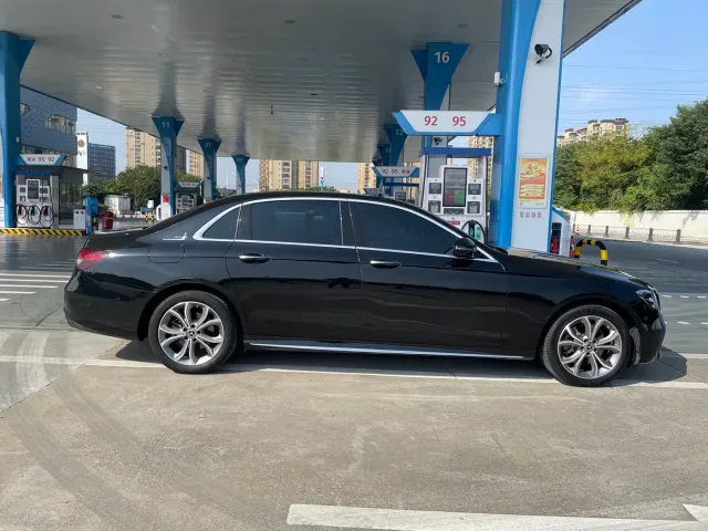 Mercedes-Benz E-Class — Фото автомобиля 4