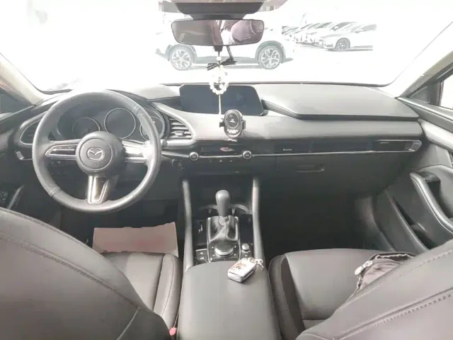 Mazda Axela — Фото автомобиля 9
