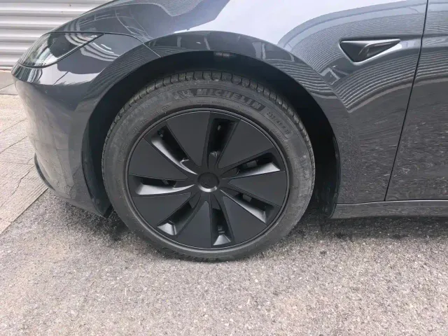 Tesla Model 3 — Фото автомобиля 14