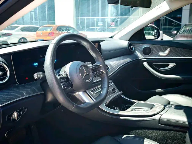 Mercedes-Benz E-Class — Фото автомобиля 4