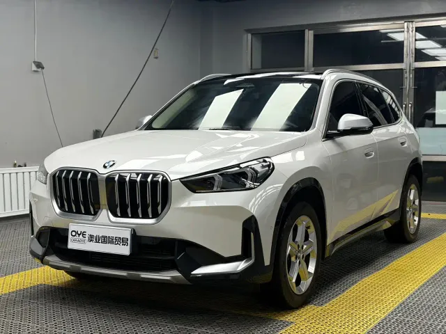 Фотография автомобиля — BMW X1