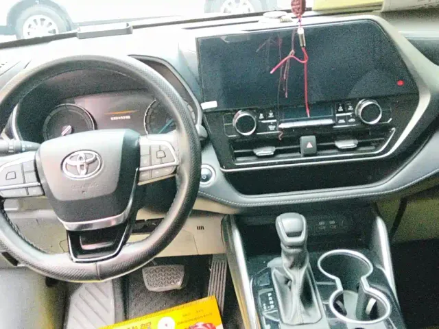 Toyota Highlander — Фото автомобиля 12