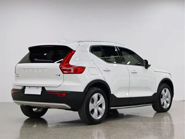 Volvo XC40 — Фото автомобиля 5
