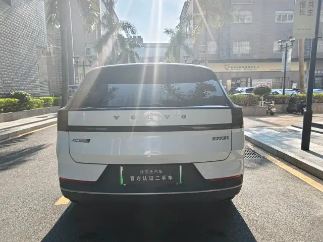 Volvo XC70 Plug-in Hybrid — Фото автомобиля 9