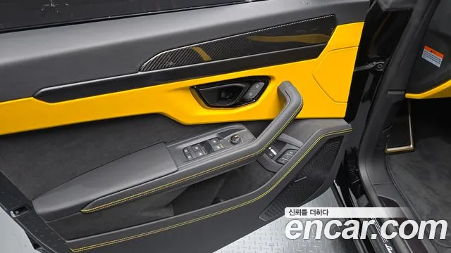 Lamborghini Urus — Фото автомобиля 13