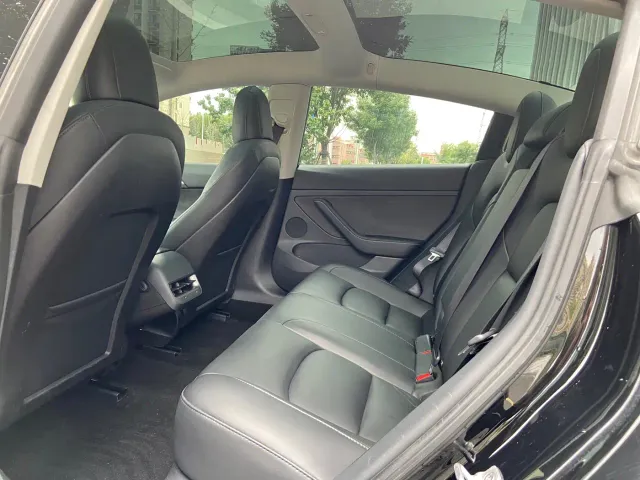 Tesla Model 3 — Фото автомобиля 10