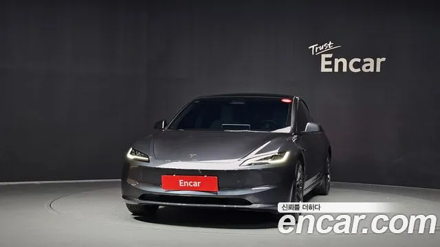 Tesla Model 3 — Фото автомобиля 3