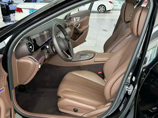 Mercedes-Benz E-Class — Фото автомобиля 6