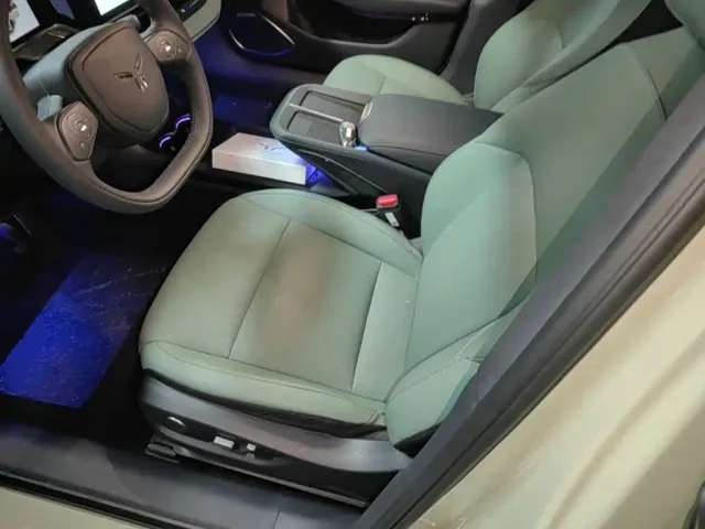 Hongqi EH7 — Фото автомобиля 14