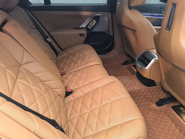 BMW 7 Series — Фото автомобиля 10