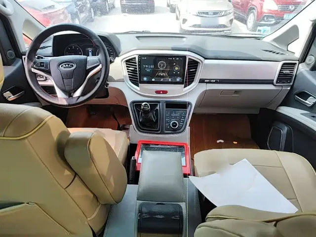 JAC Refine M4 — Фото автомобиля 9